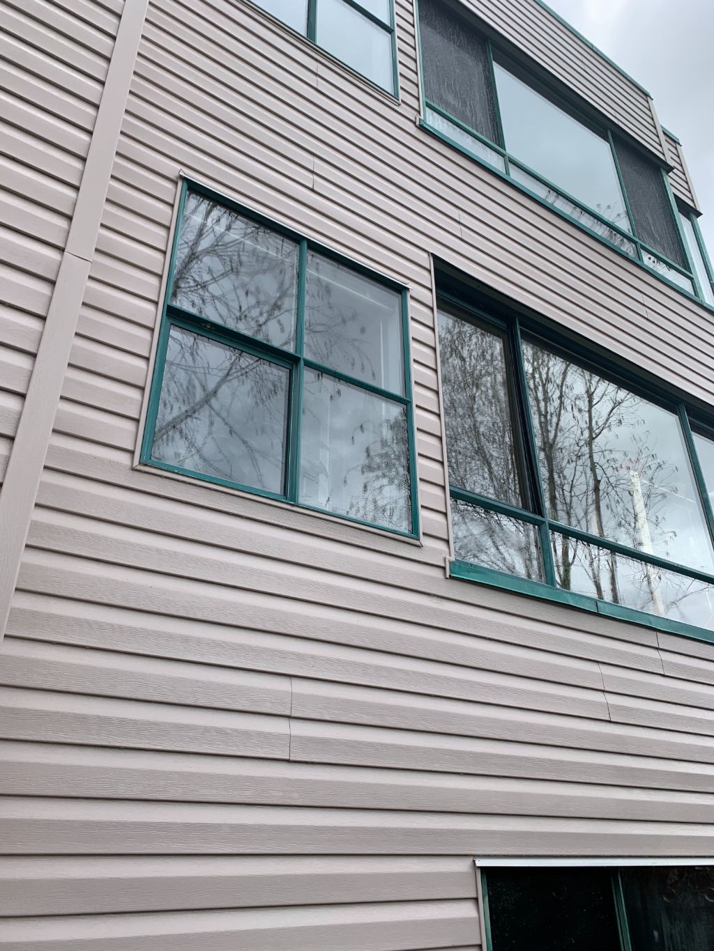 Soft Washing Vinyl Siding Building Complex in Tsawwassen, BC